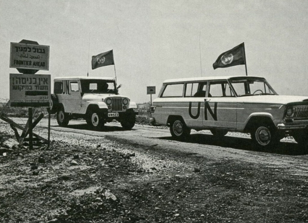 Jeep Wagoneers – FN-observatørernes kraftige tjenestevogne. (L.M.K. Skern: Danmark i FN’s fredsstyrke. 1976)